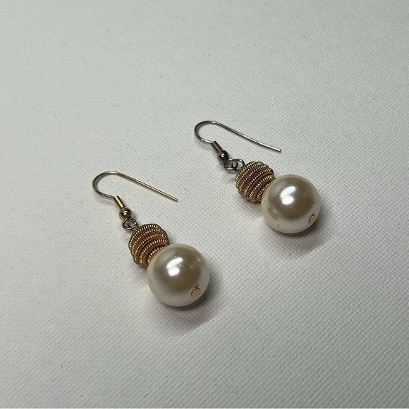 VINTAGE Gold Tone Faux Pearl Dangle Hook Earrings - Picture 2 of 6